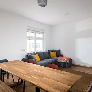 Apartment Ruhig Hell Wohnen Im Gruenen In Koepenick Fuesslaeufig Zum Wasser 25min Bis Flughafen, Berlin